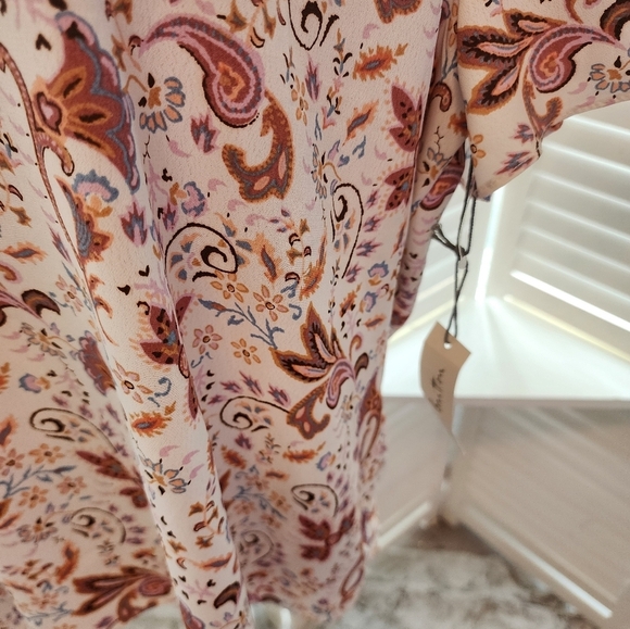 NINE  BRITTON NWT FLORAL BLOUSE WITH SPLIT BACK SIZE XL - Picture 4 of 9